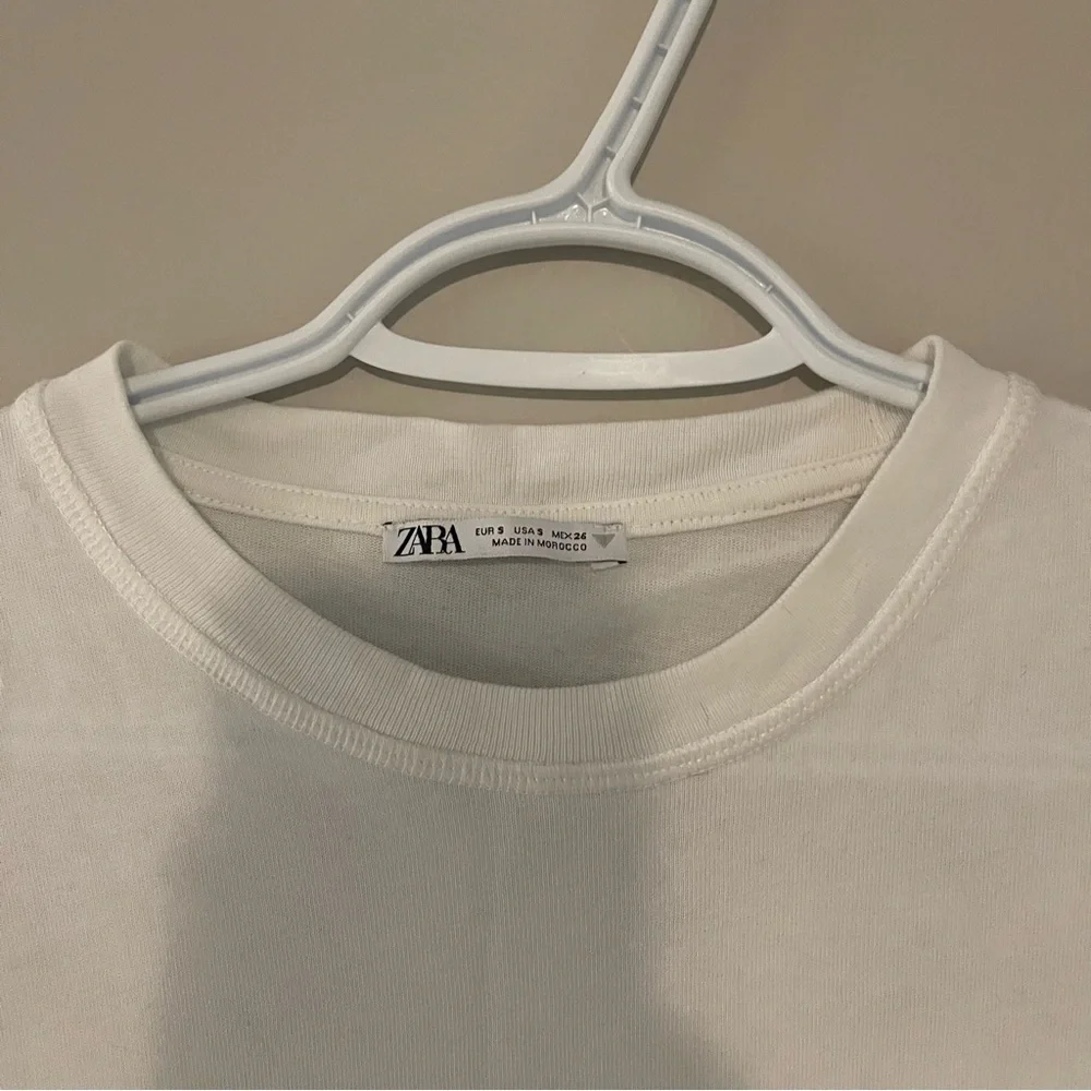 Zara “LA” Red Graphic T-Shirt‎ - Picture 5 of 6